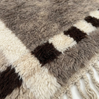 Abrid taupe Beni Ourain rug pattern detail