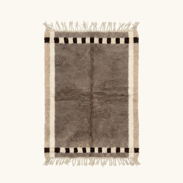 Tapis Beni Ourain taupe – Motif à carreaux en bordure – Abrégé