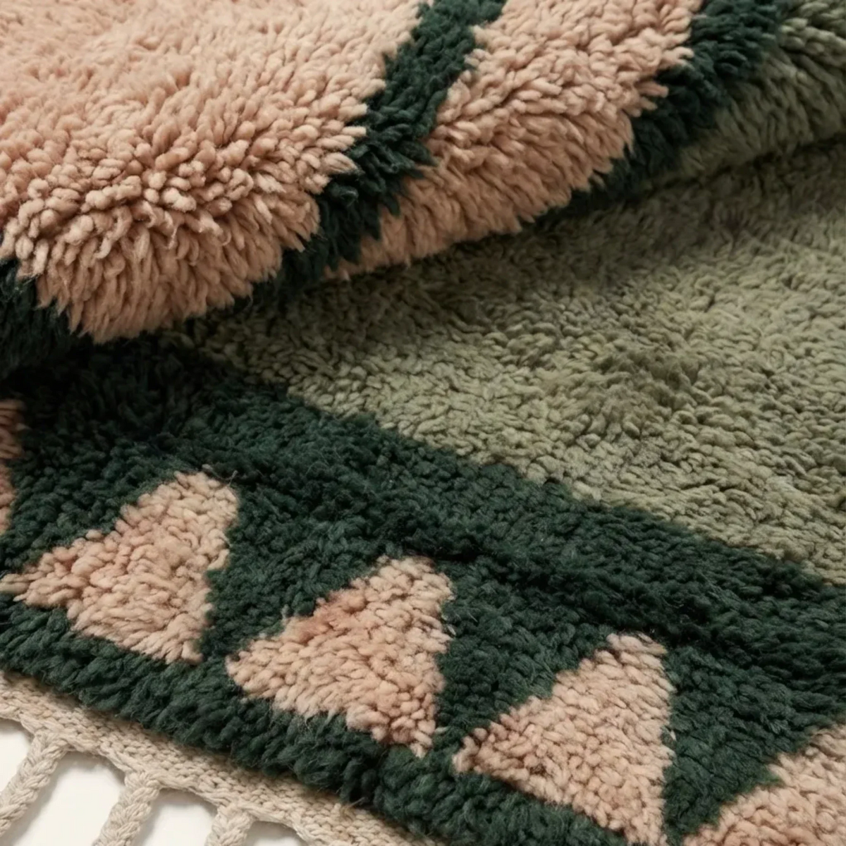 Agbalou olive Beni Ourain rug plush border detail