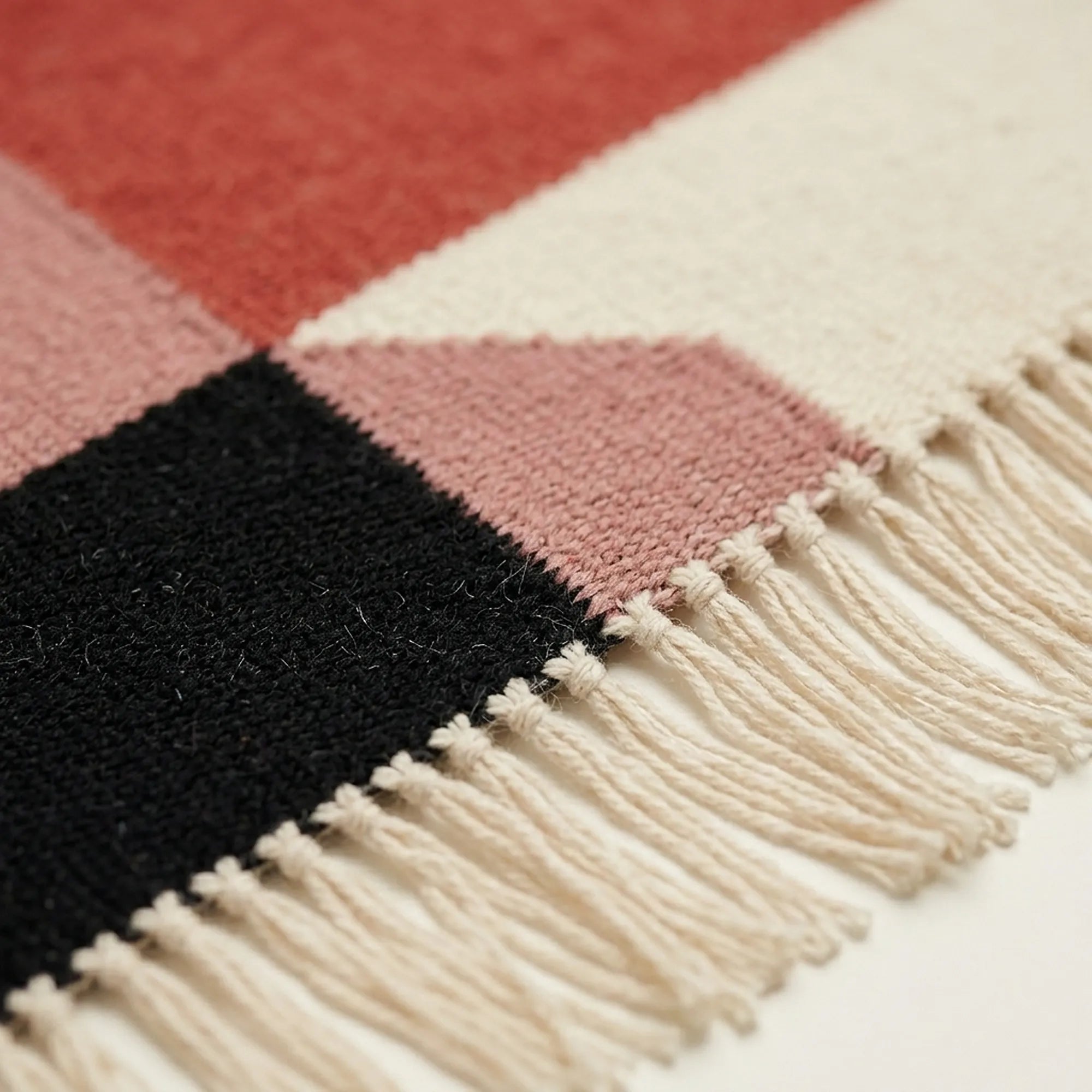 Rose Zanafi Kilim rug Ait Baha, handwoven edge detail
