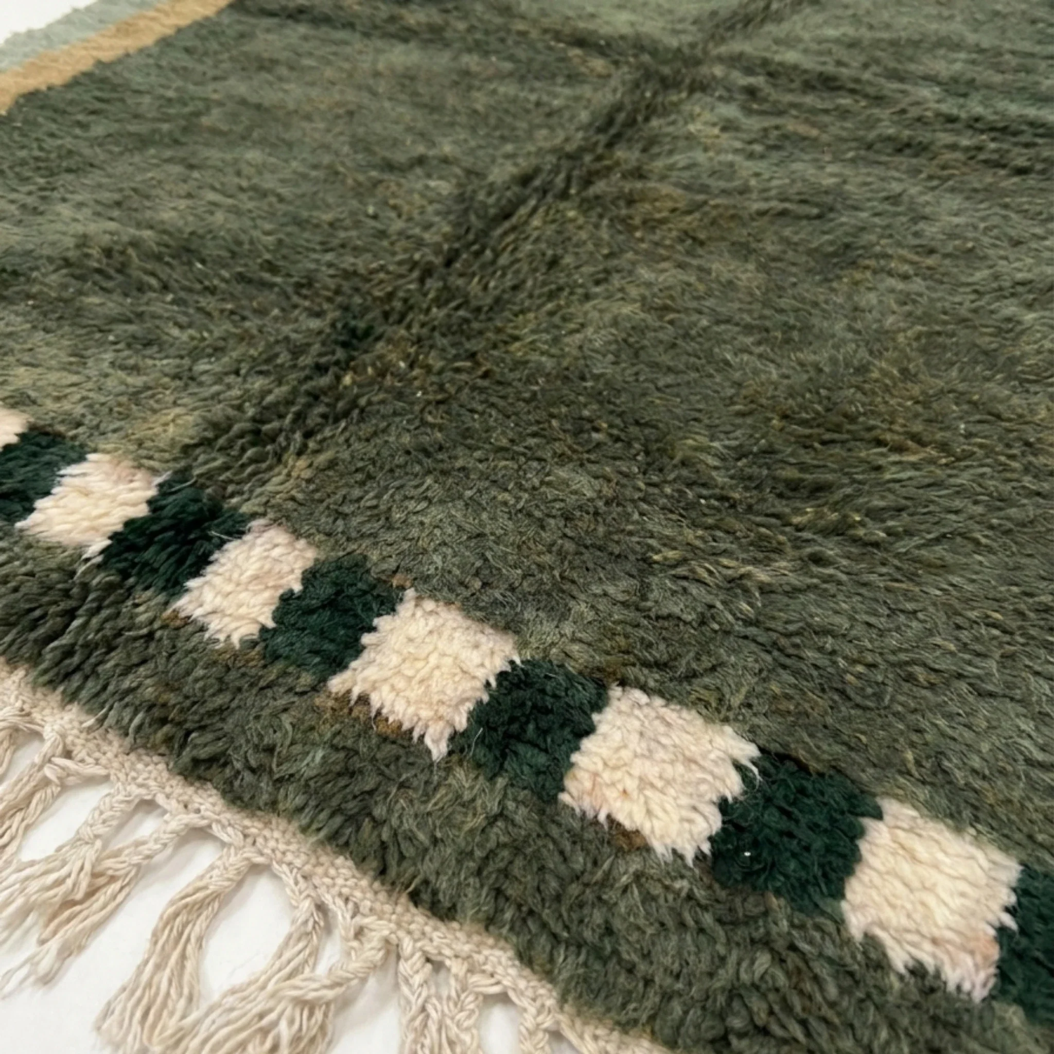 Akal olive Beni Ourain rug border detail