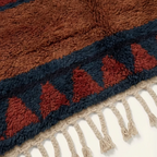 Aksel rust and navy Beni Ourain rug triangle border and fringe detail