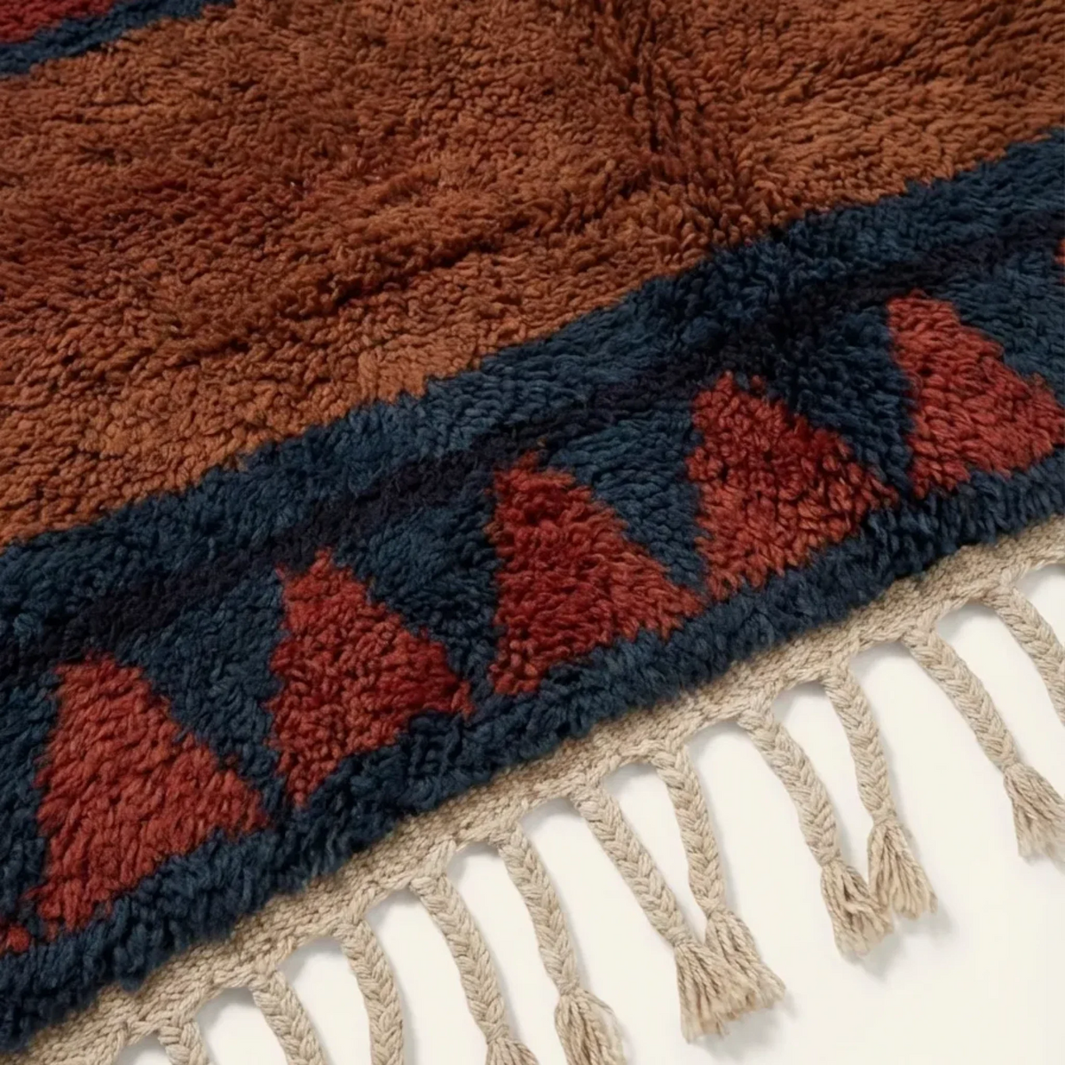 Aksel rust and navy Beni Ourain rug triangle border and fringe detail