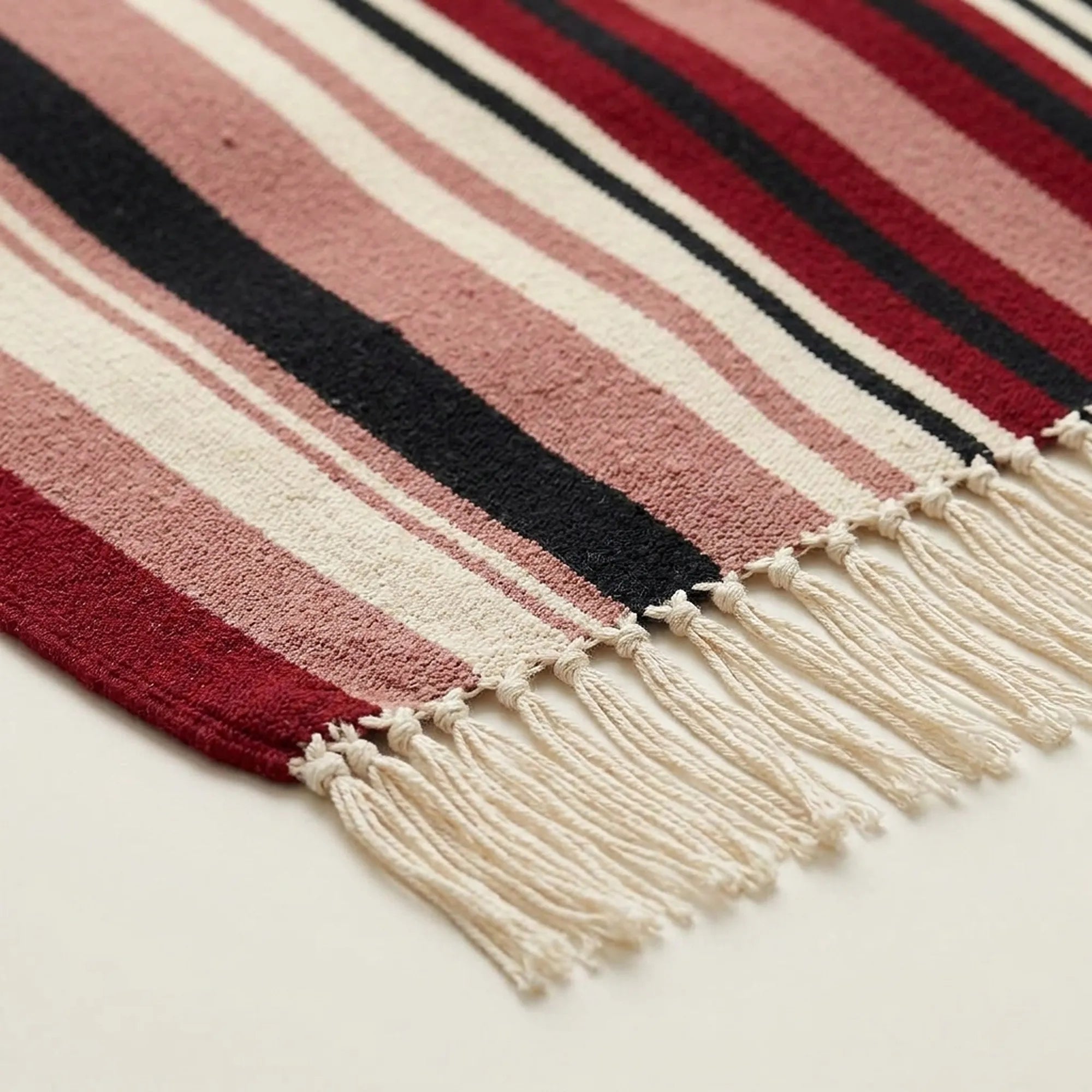 Burgundy Zanafi Kilim rug Aoulouz, fringe and border detail