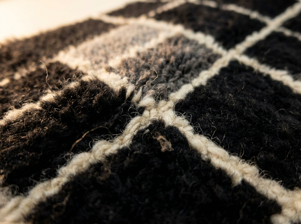 Detail of grid pattern intersection and wool weave on Tilelli runner corner