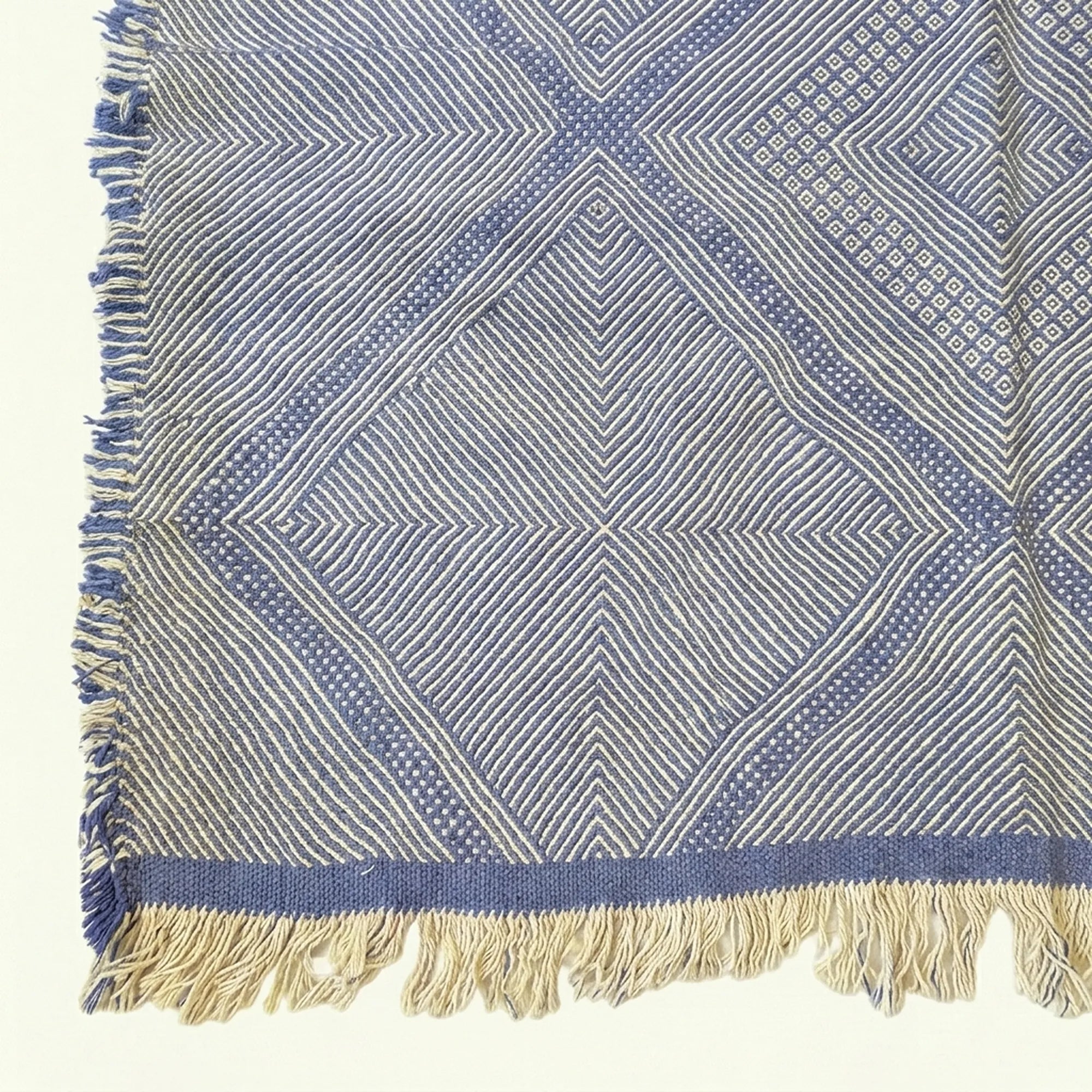 Blue gray and ivory Zanafi kilim rug Isaffen with angular lattice, flat-weave texture detail
