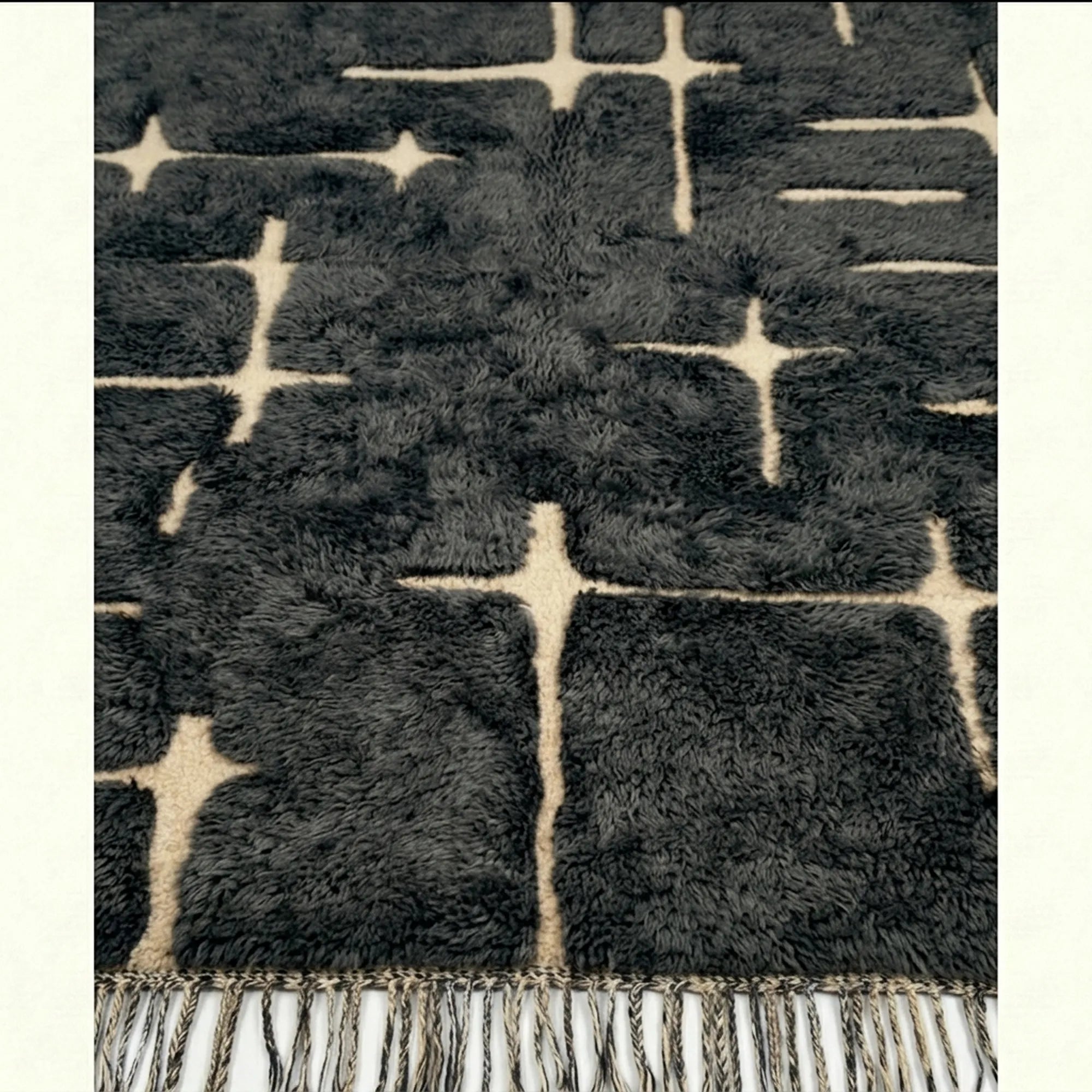 Charcoal and ivory Mrirt rug Itriwen wool texture detail