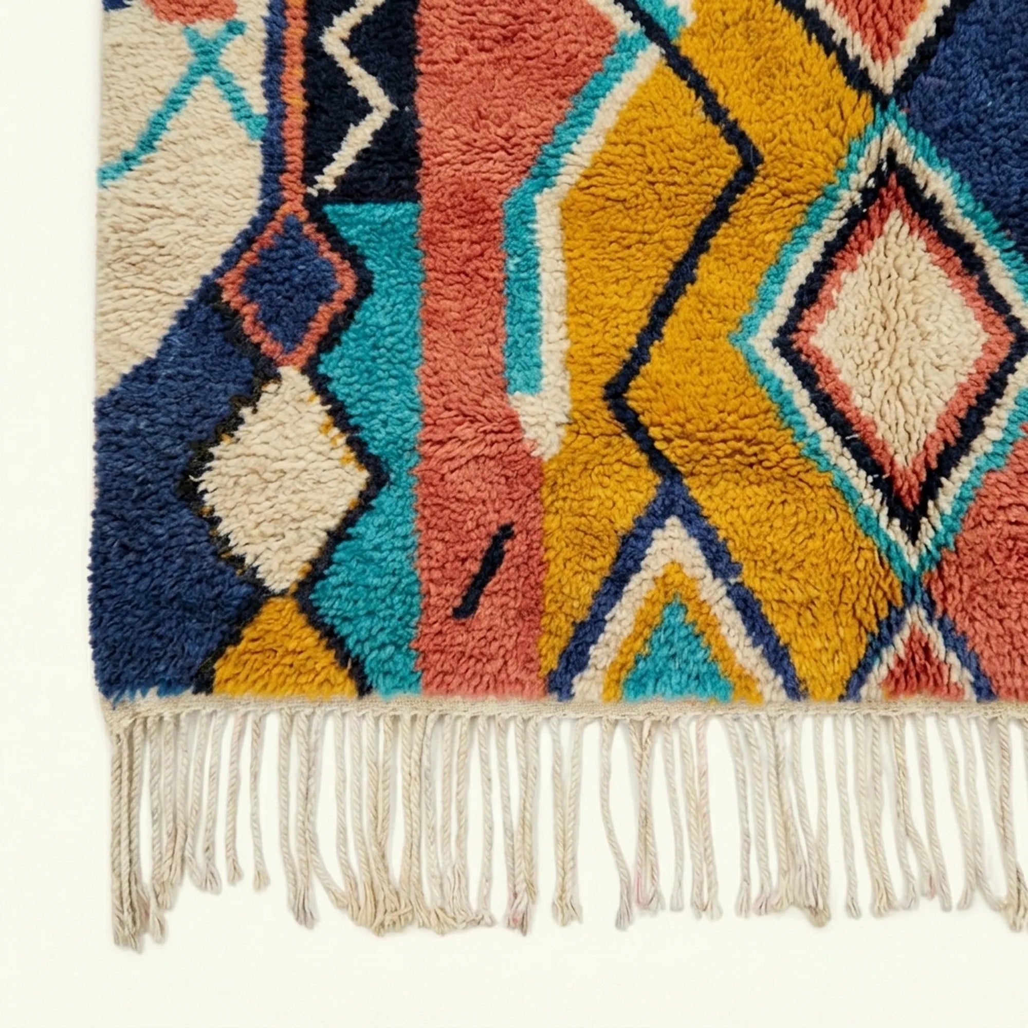 Close-up of an outlined coral and cream diamond on the Izuran Boujaad rug