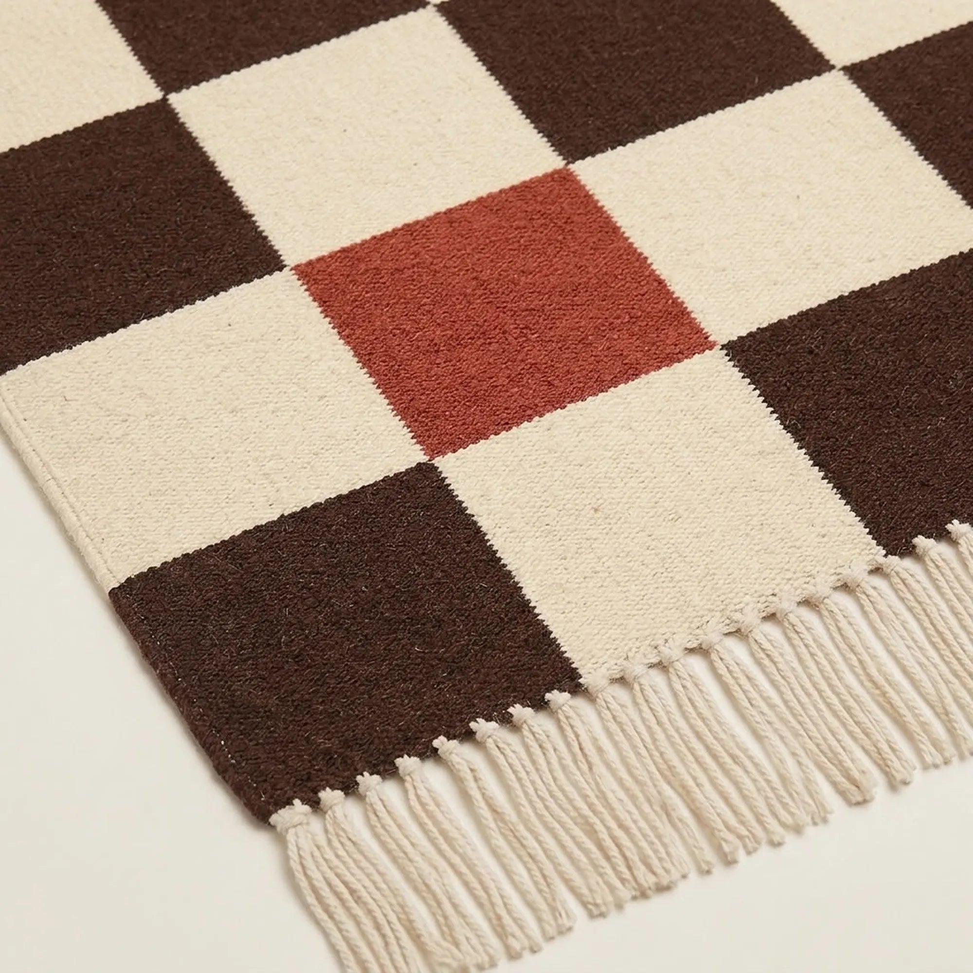 Ivory Zanafi rug Demnate brown and terracotta checkerboard weave detail