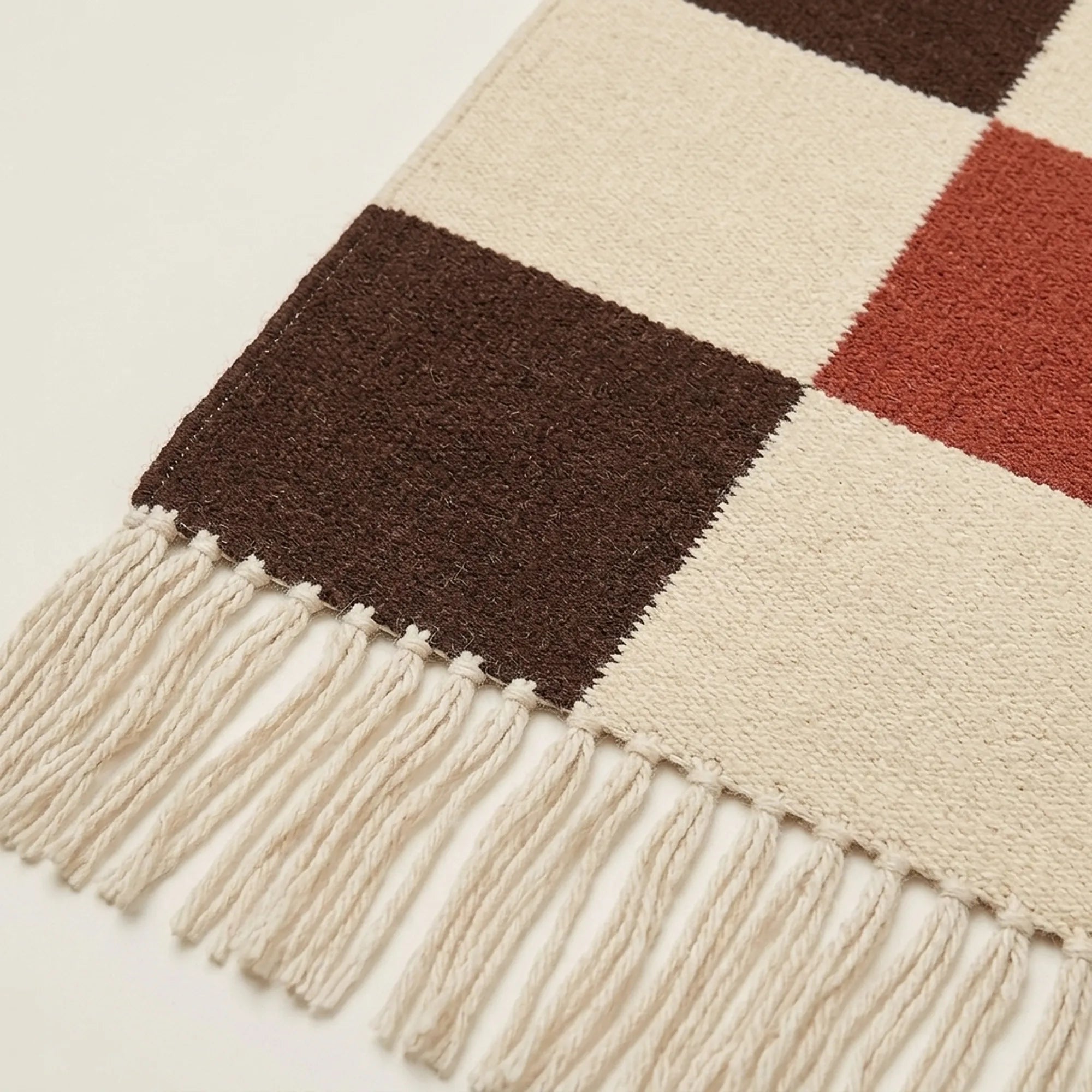 Ivory Zanafi rug Demnate corner and fringe detail