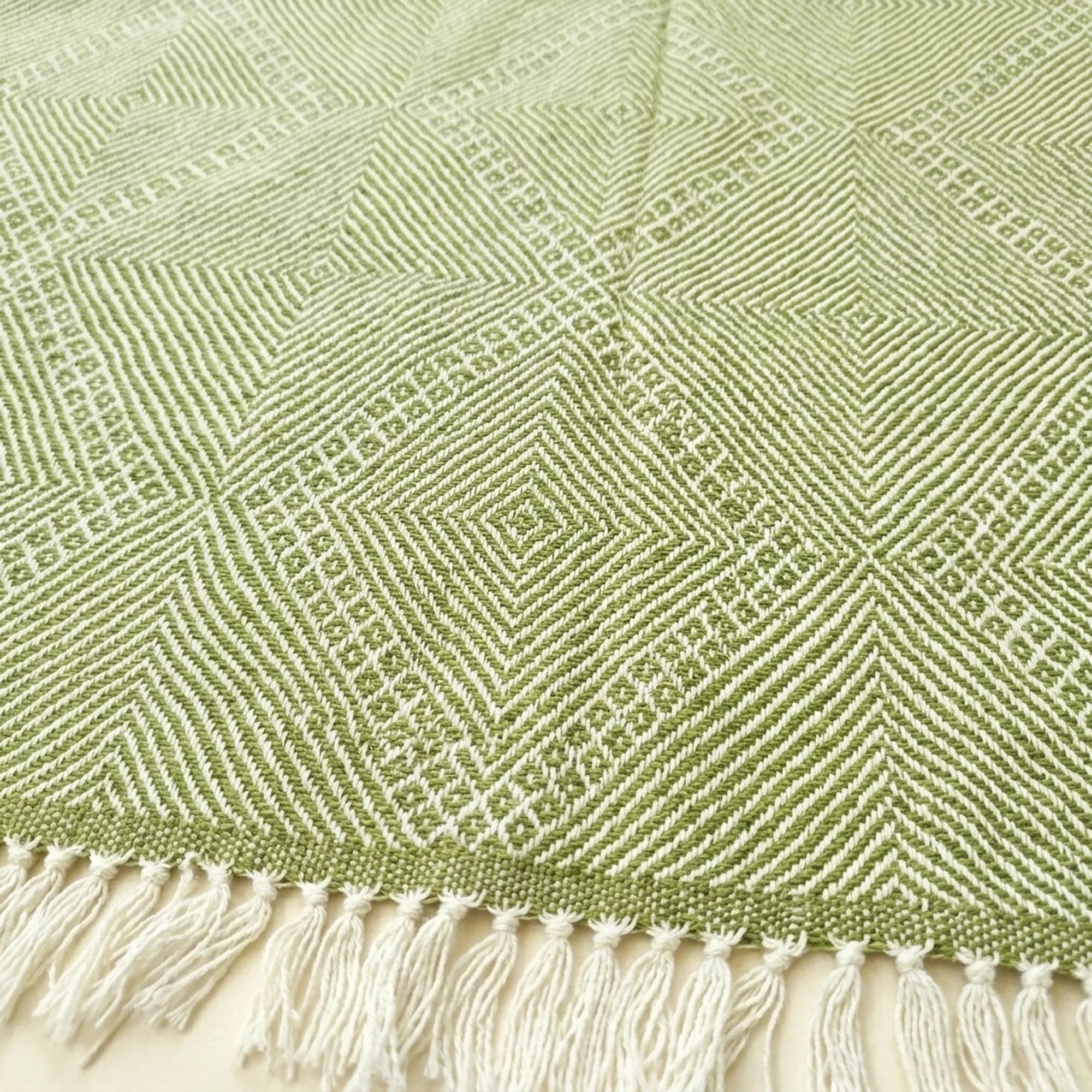 Sage Zanafi Kilim rug Fint with subtle diamond pattern, weave and border detail