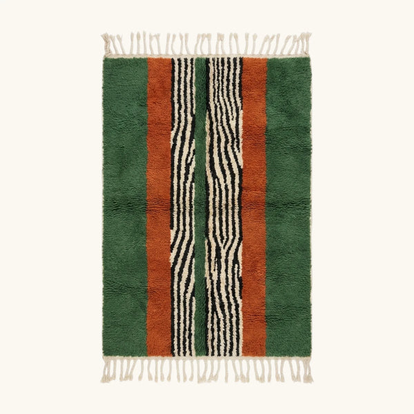 Tapis Beni Ourain Vert Forêt, Terre Cuite, Ivoire et Noir – Motif à Rayures Centrales – Tanit