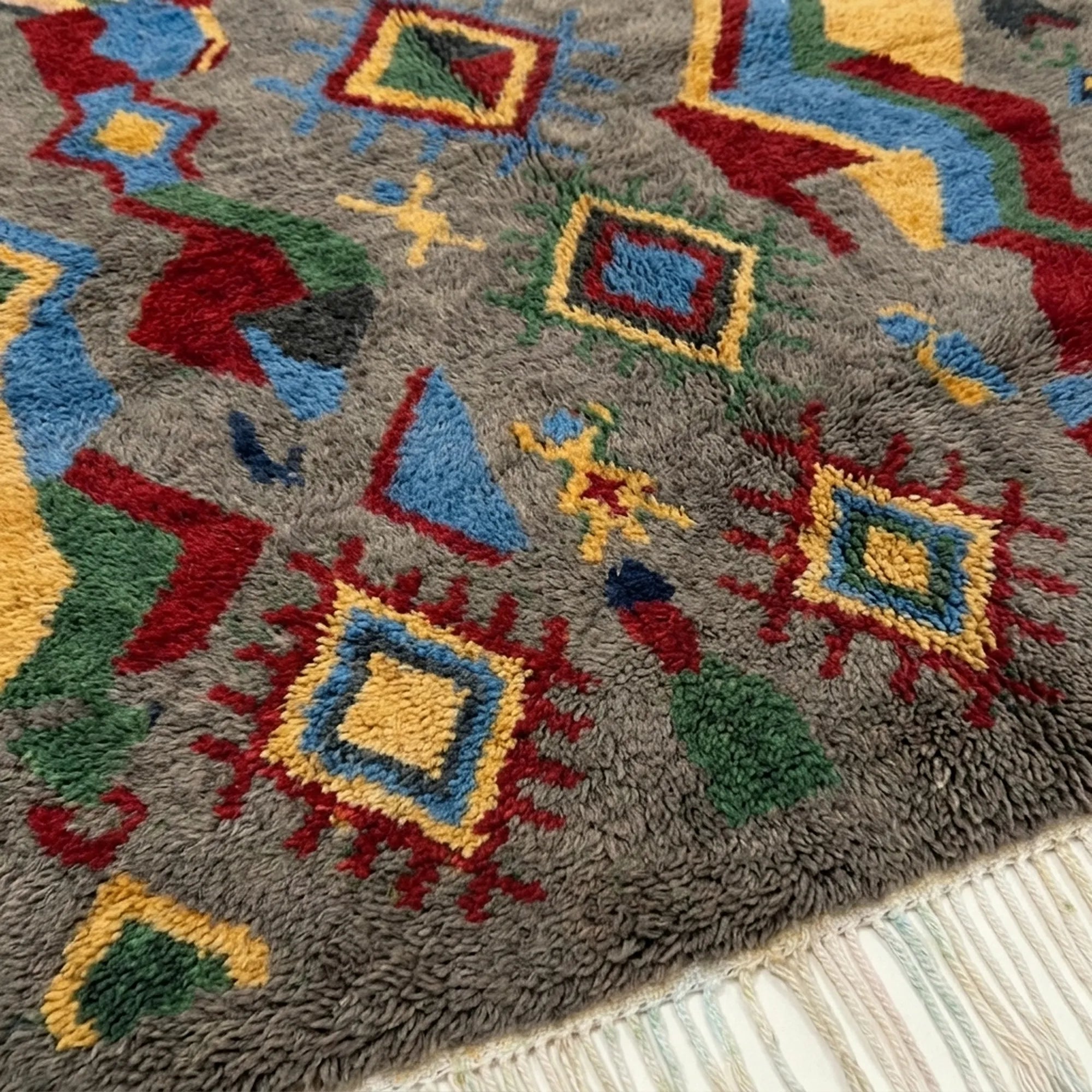 Fringe and lower-edge detail of the Abridan Boujaad rug with colorful geometric symbols