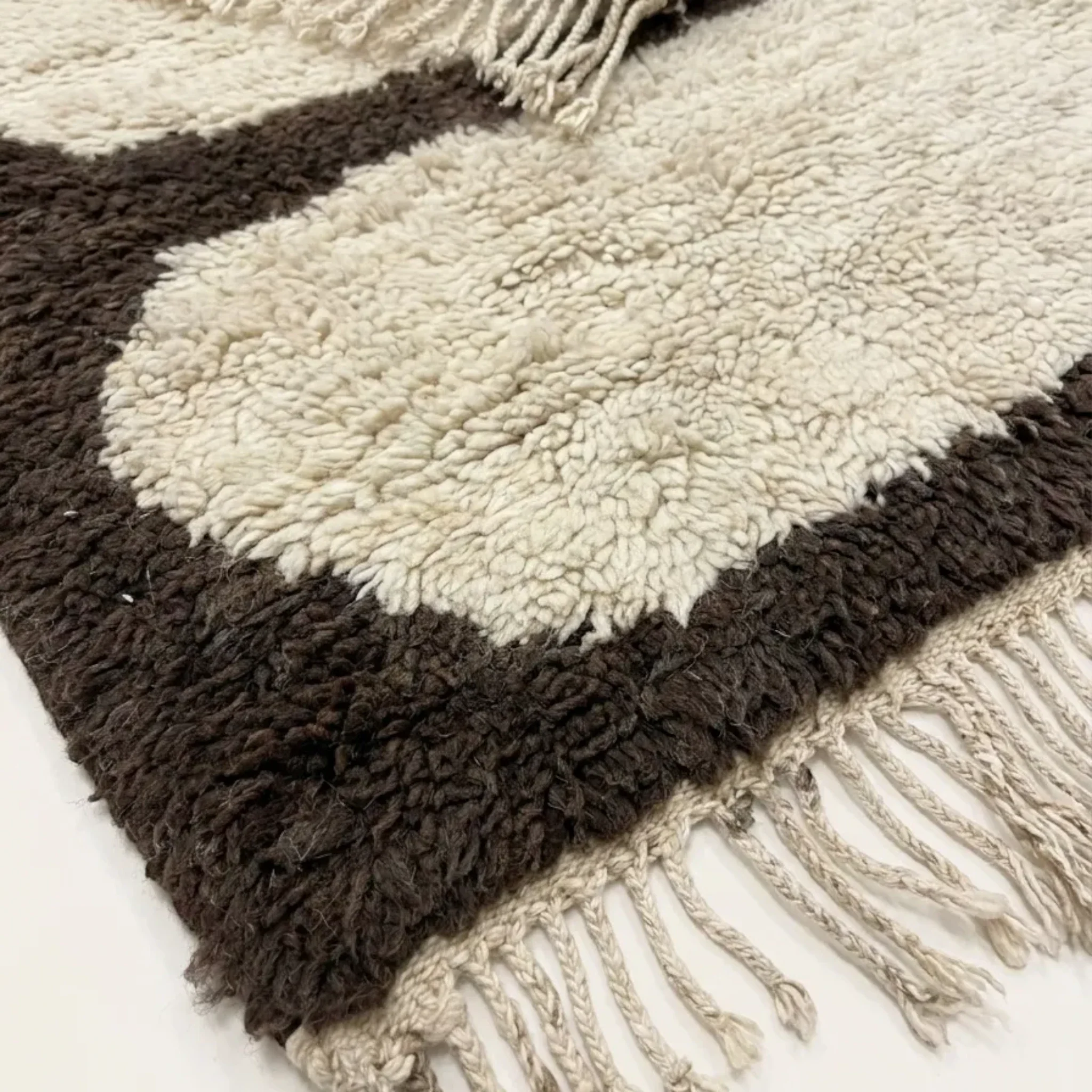 Ifri ivory Beni Ourain rug fringe detail