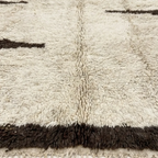 Ifri ivory Beni Ourain rug pattern close-up