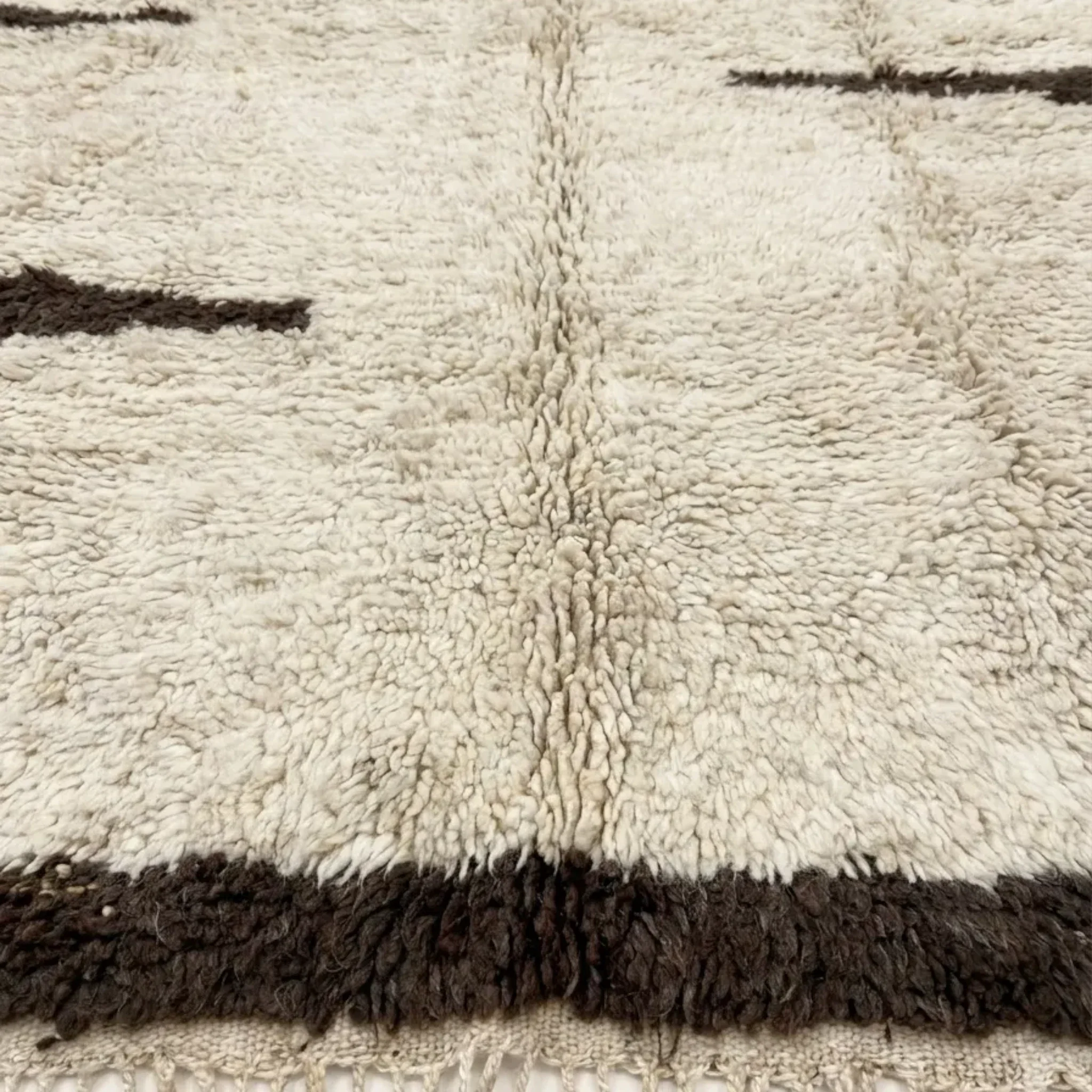 Ifri ivory Beni Ourain rug pattern close-up