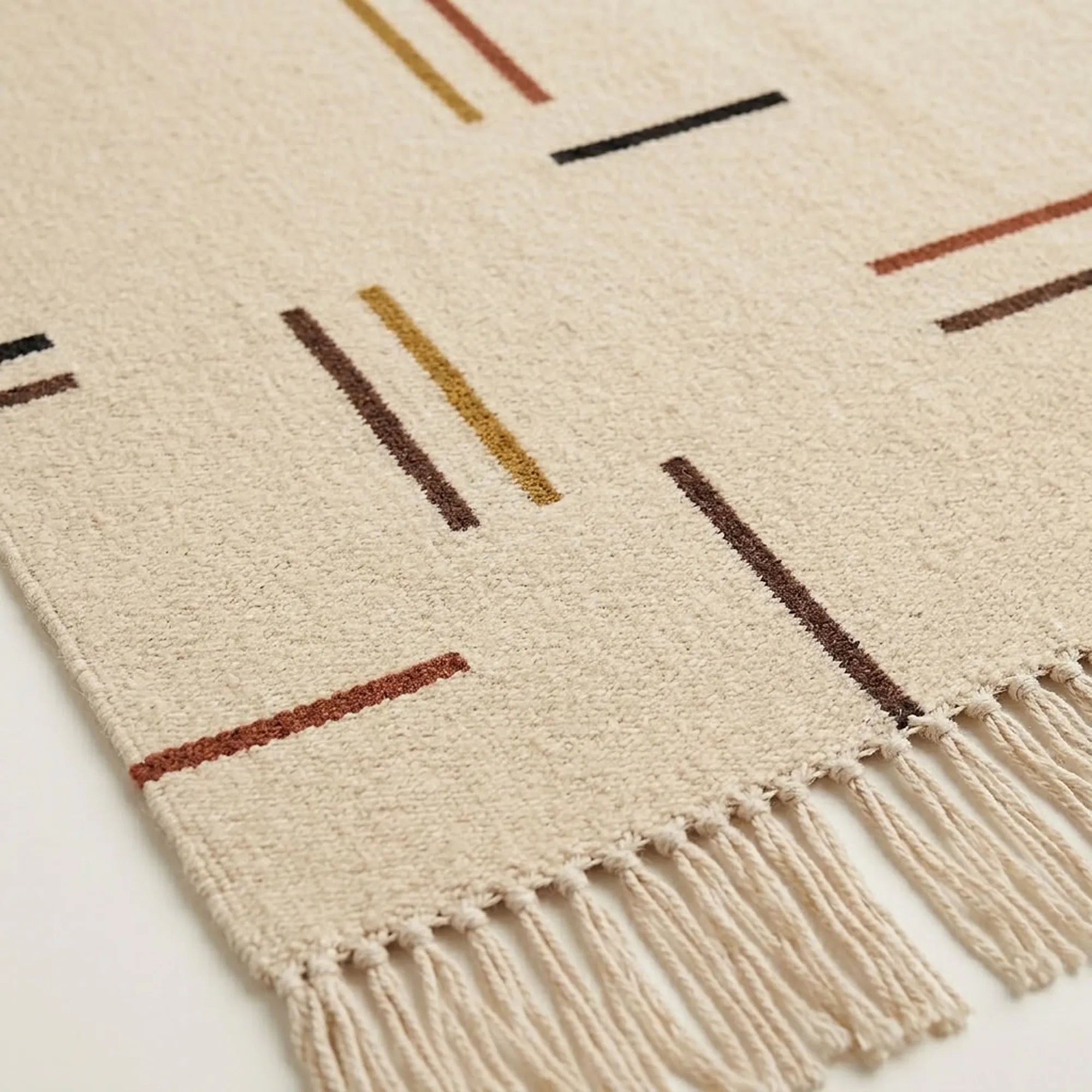 Ivory Zanafi Kilim rug Irherm, handwoven edge detail