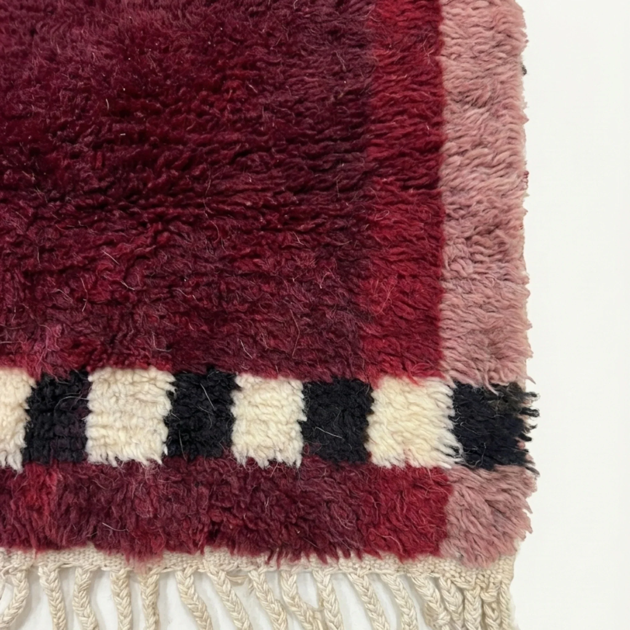 Itran burgundy Beni Ourain rug pattern detail