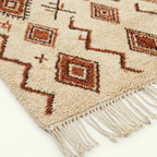 Ivory Azilal rug Adrar with rust diamond pattern, pattern detail