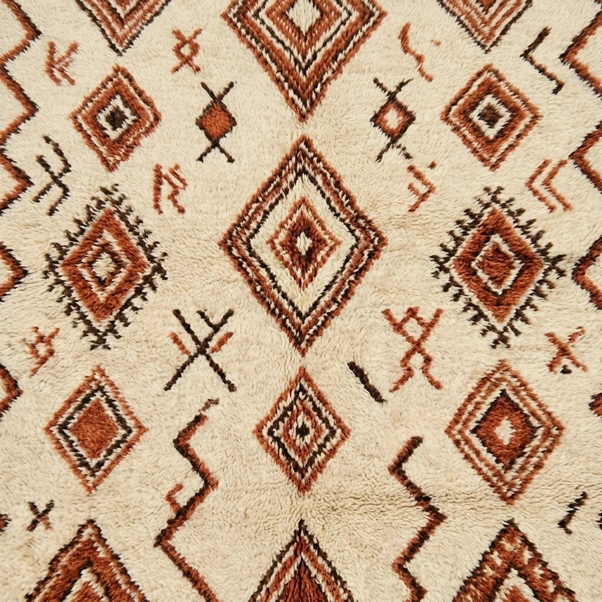 Ivory Azilal rug Adrar with rust diamond pattern, fringe detail