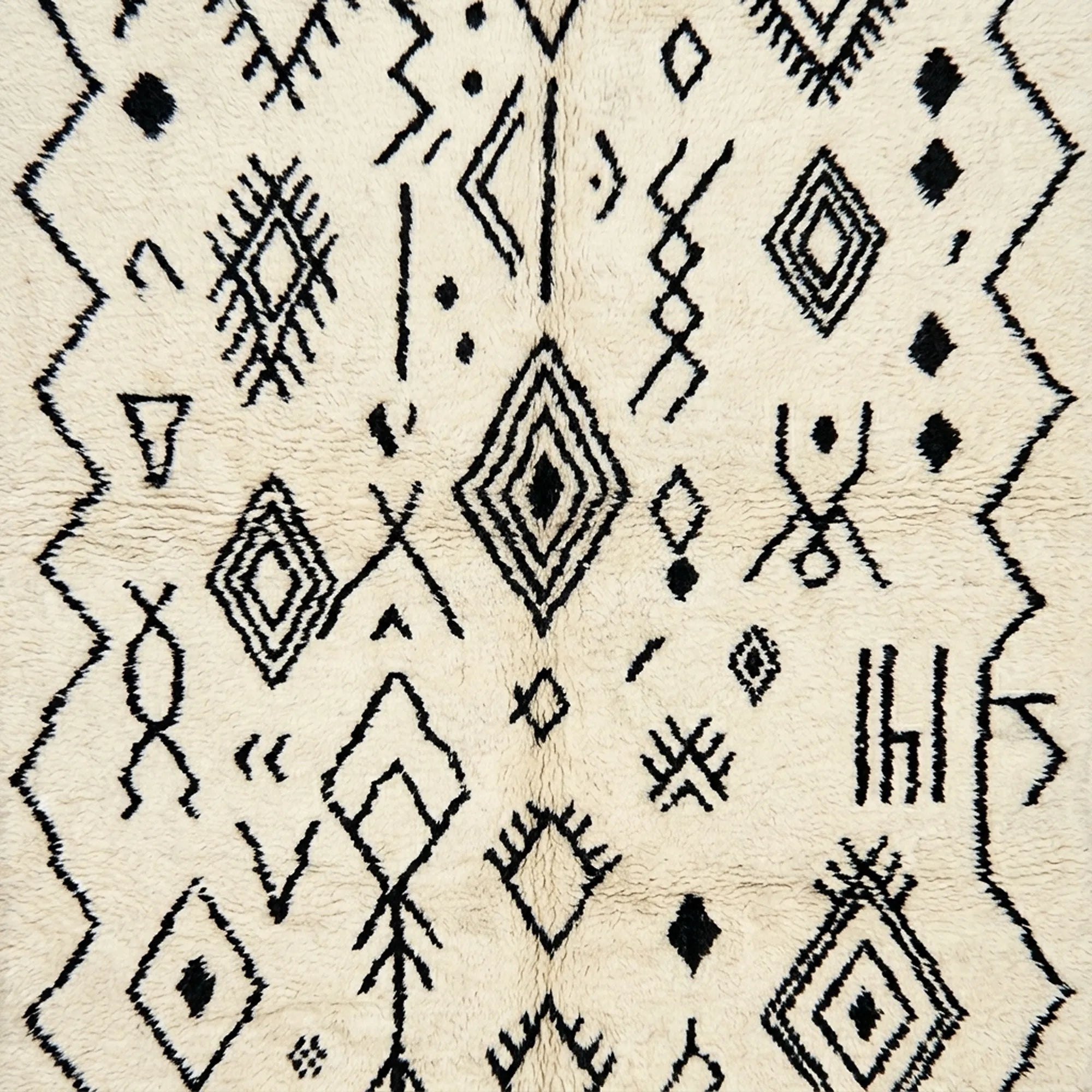 Ivory Azilal rug Afelki with black tribal pattern, pattern detail