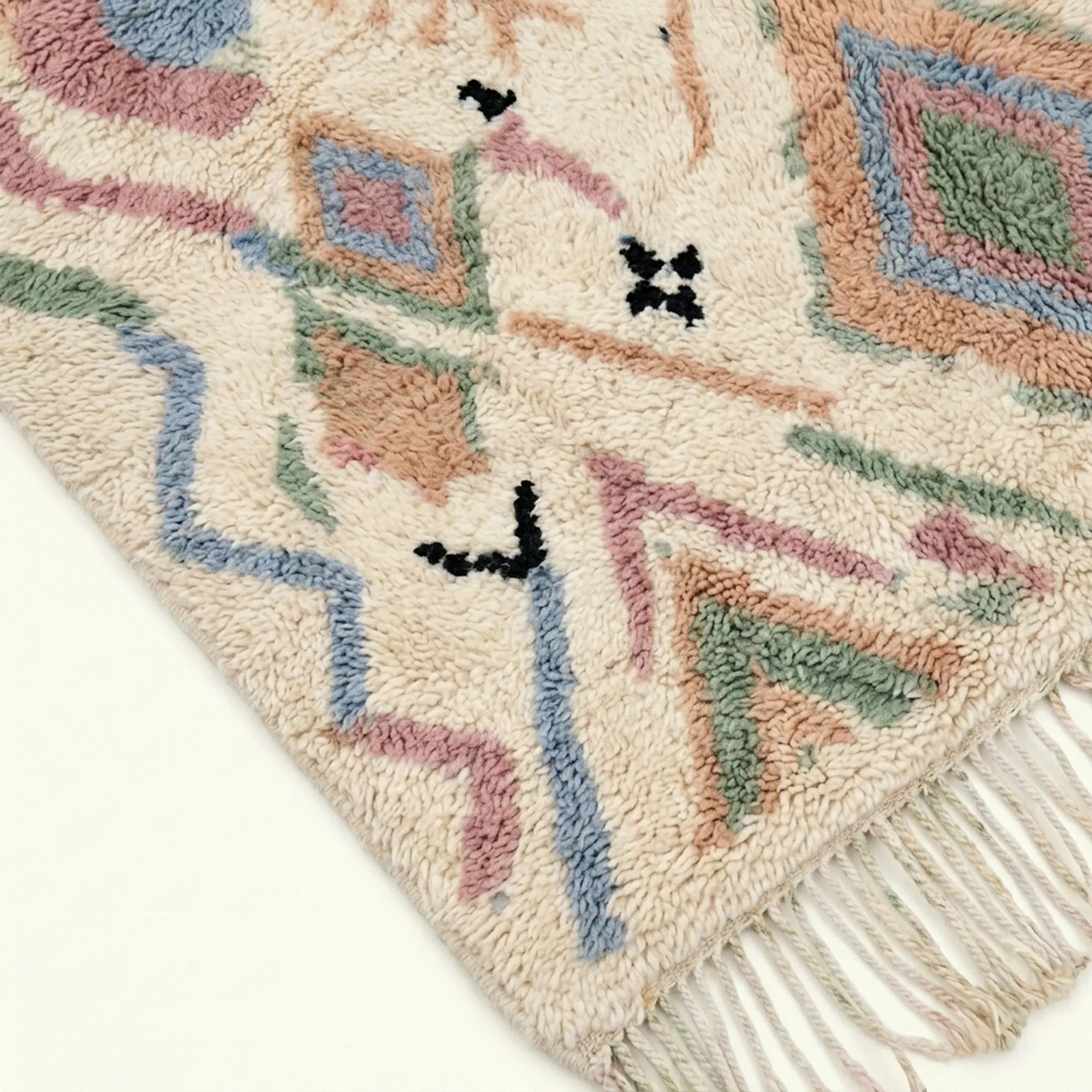 Ivory Azilal rug Amarg with pastel zigzag symbols, fringe detail