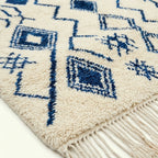 Ivory Azilal rug Imnayen with blue tribal diamonds, border detail