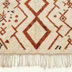 Ivory Azilal rug Izri with rust linear diamond pattern, pattern detail
