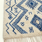 Ivory Azilal rug Tasga with blue angular diamonds, wool texture detail