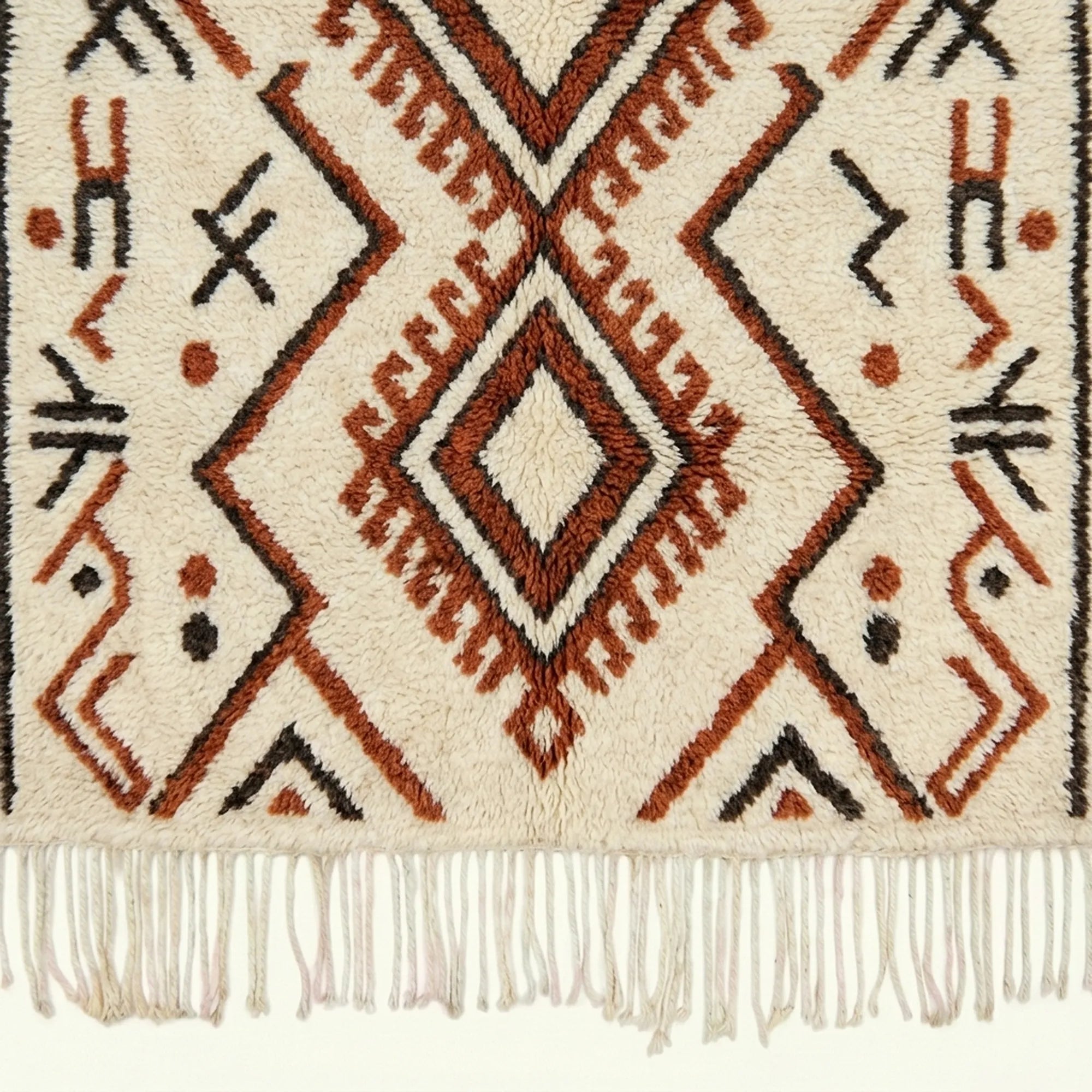 Ivory Azilal rug Tazirit with rust diamond border, pattern detail