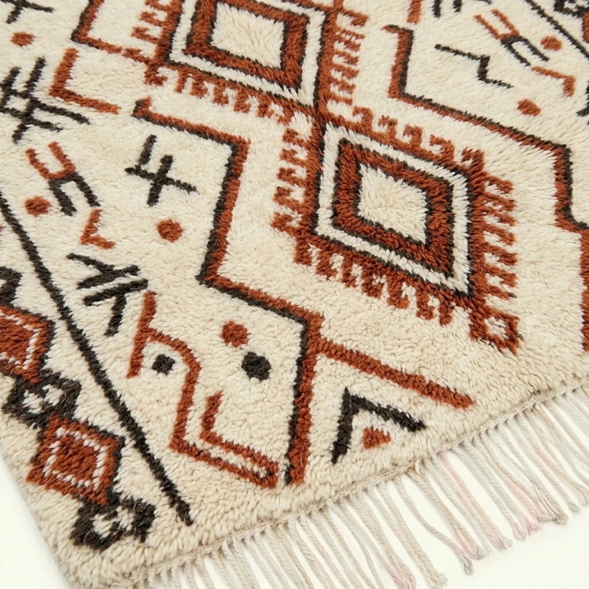 Ivory Azilal rug Tazirit with rust diamond border, fringe detail
