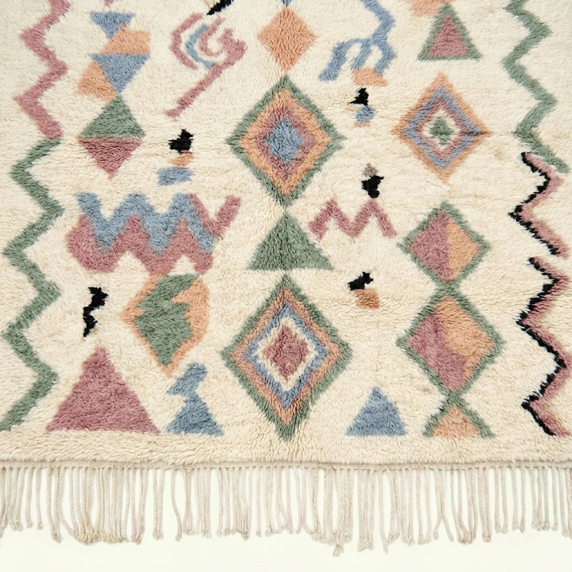 Ivory Azilal rug Tigmi with pastel diamond grid, border detail
