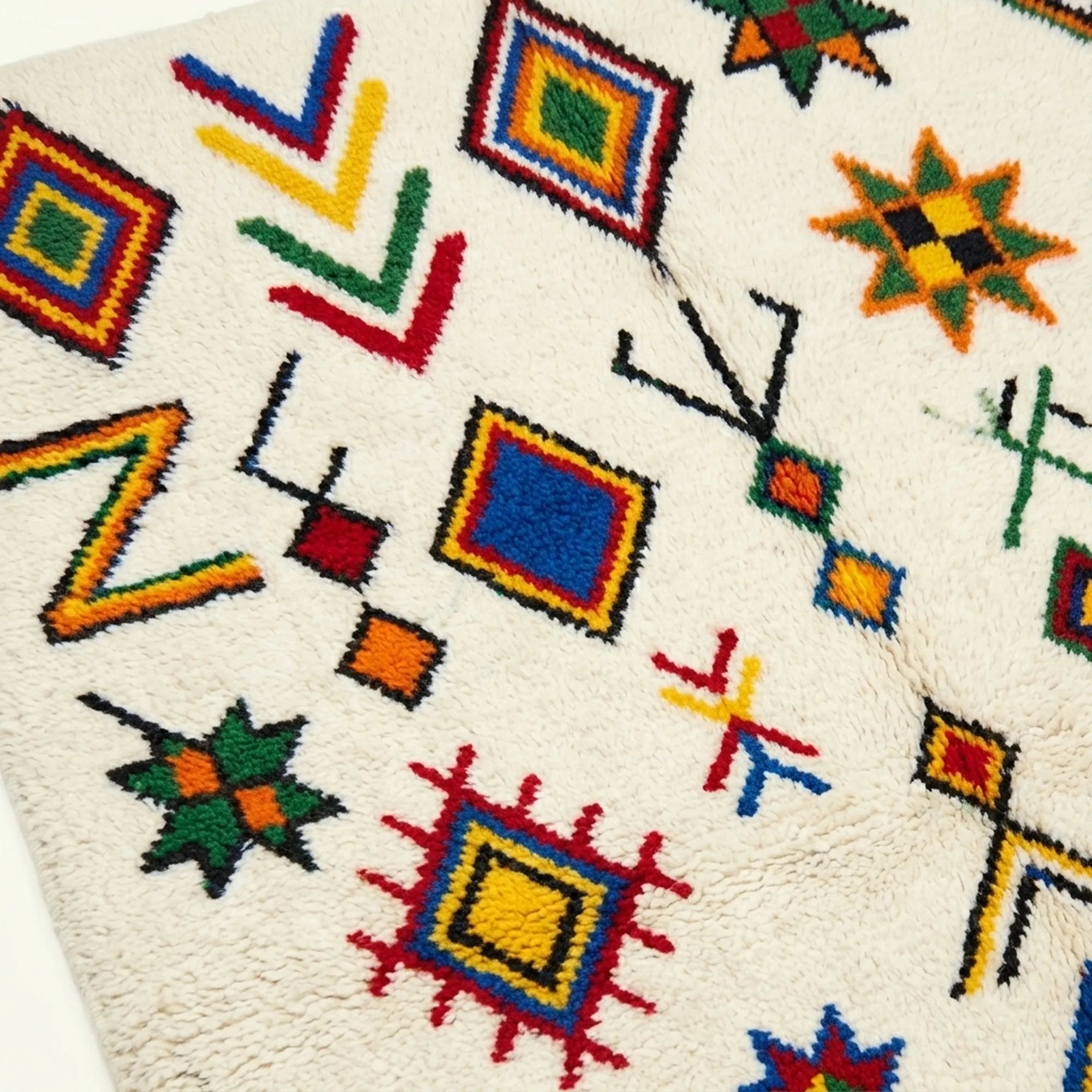 Ivory Azilal rug Tilelli with star diamond pattern, pattern detail