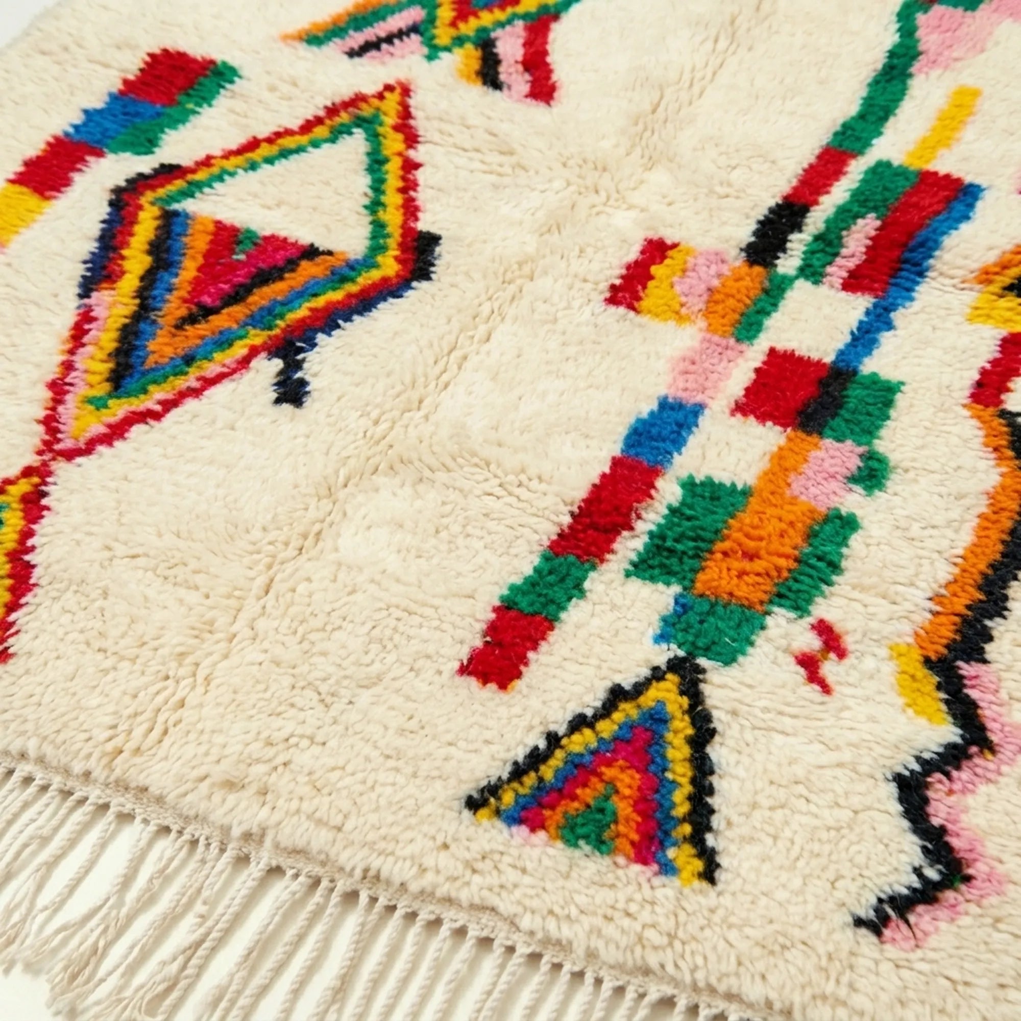 Ivory Azilal rug Tuda with multicolor stripe diamonds, border detail