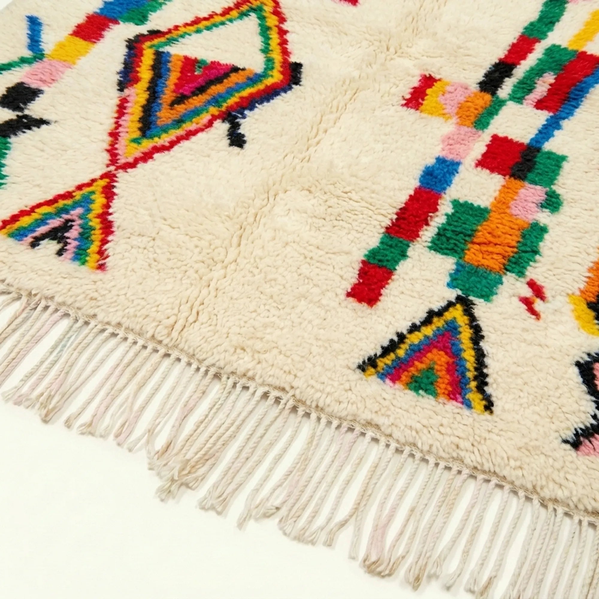 Ivory Azilal rug Tuda with multicolor stripe diamonds, craftsmanship detail