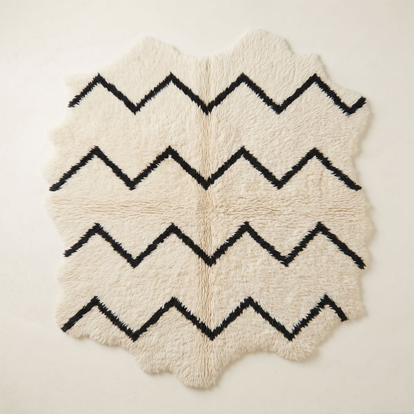 Tapis Beni Ouarain Ivoire et Noir – Lignes en chevrons – Tafsut