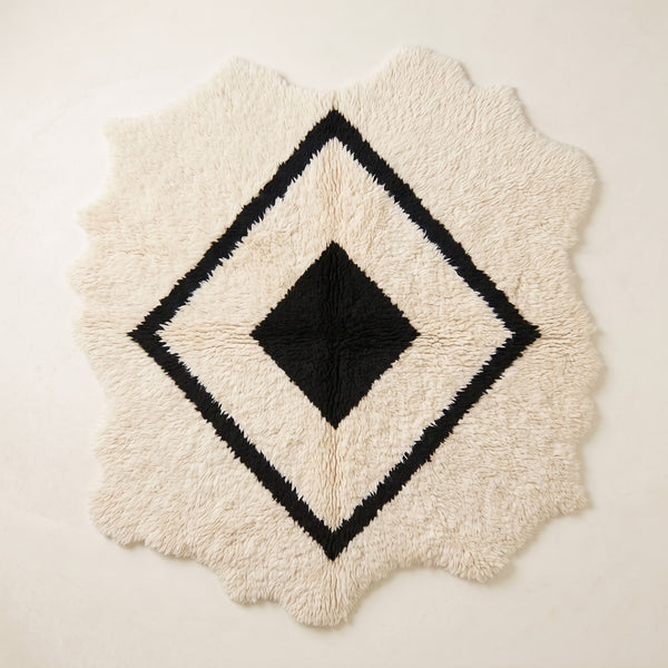Tapis Mrirt Ivoire et Noir – Treillis de losanges – Tilelli