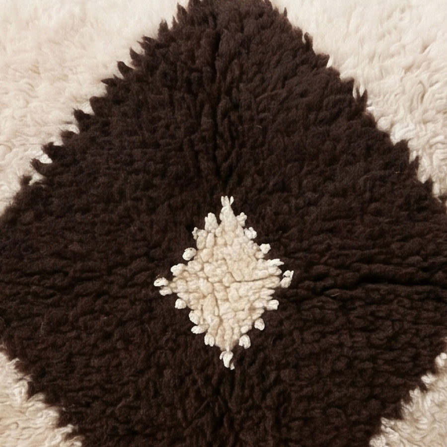 Close-up of the single eye pattern on the Tit Moroccan wool pillow
