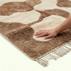 Ivory & Brown Mrirt rug Isfura, organic pebbles raised pile detail