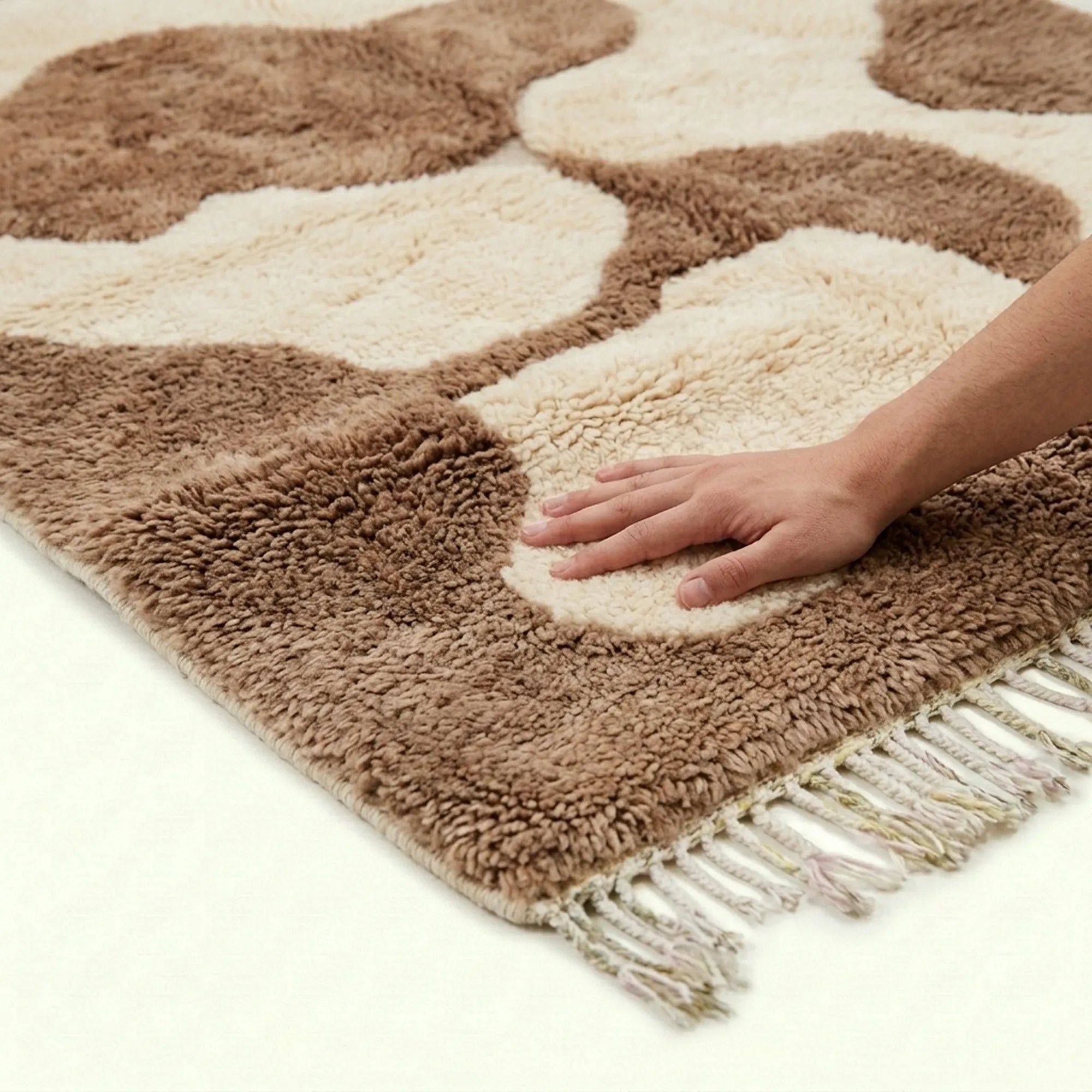 Ivory & Brown Mrirt rug Isfura, organic pebbles raised pile detail