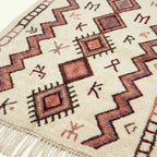 Hand-touch craftsmanship detail of the ivory and burgundy Akalas Azilal rug