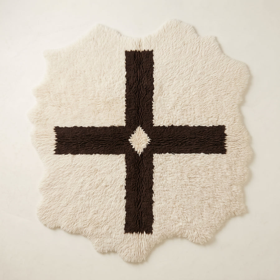 Ivory and dark brown Beni Ourain rug with bold cross diamond motif and scalloped irregular edges, Illi