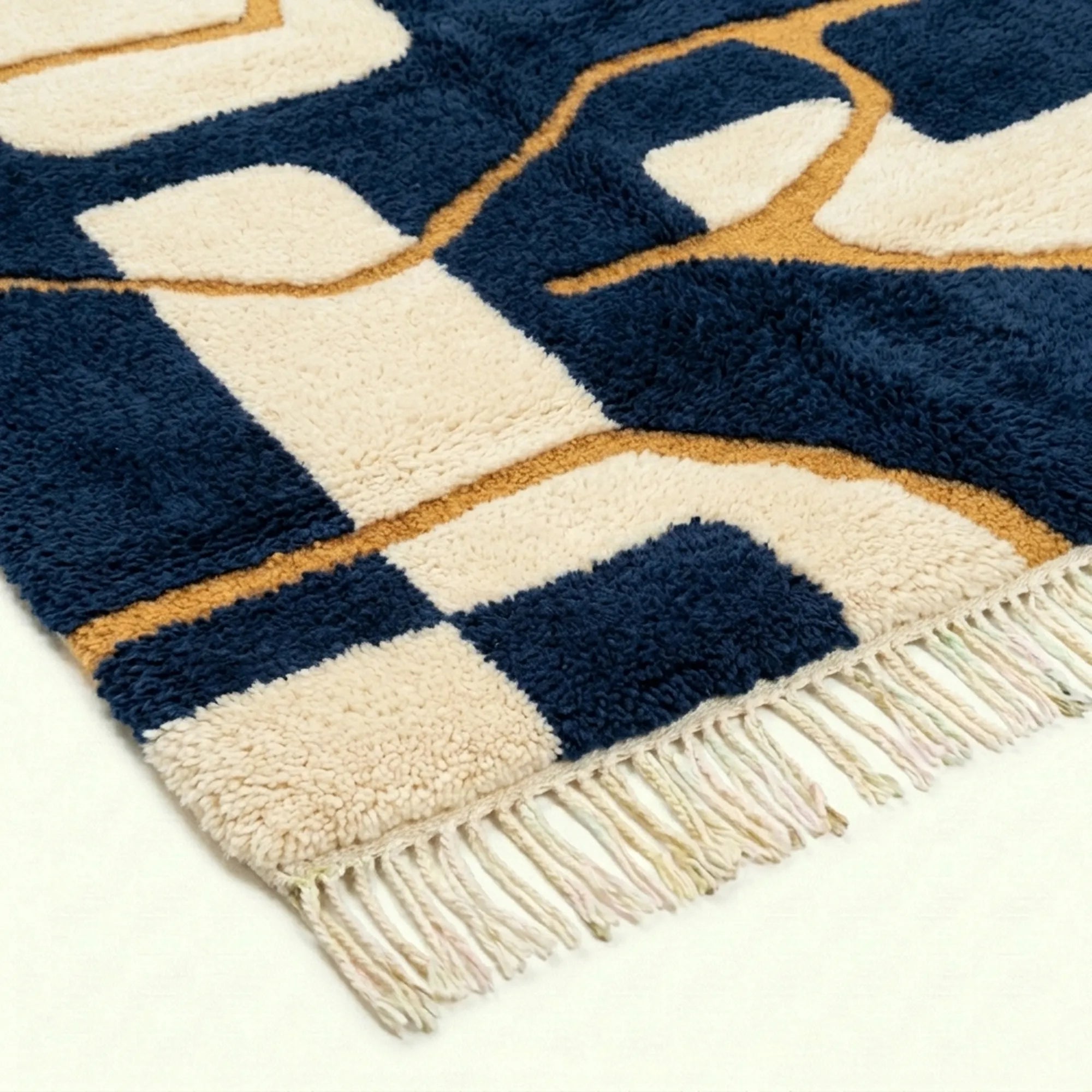 Navy & Mustard Mrirt rug Azrun, geometric grid pattern detail