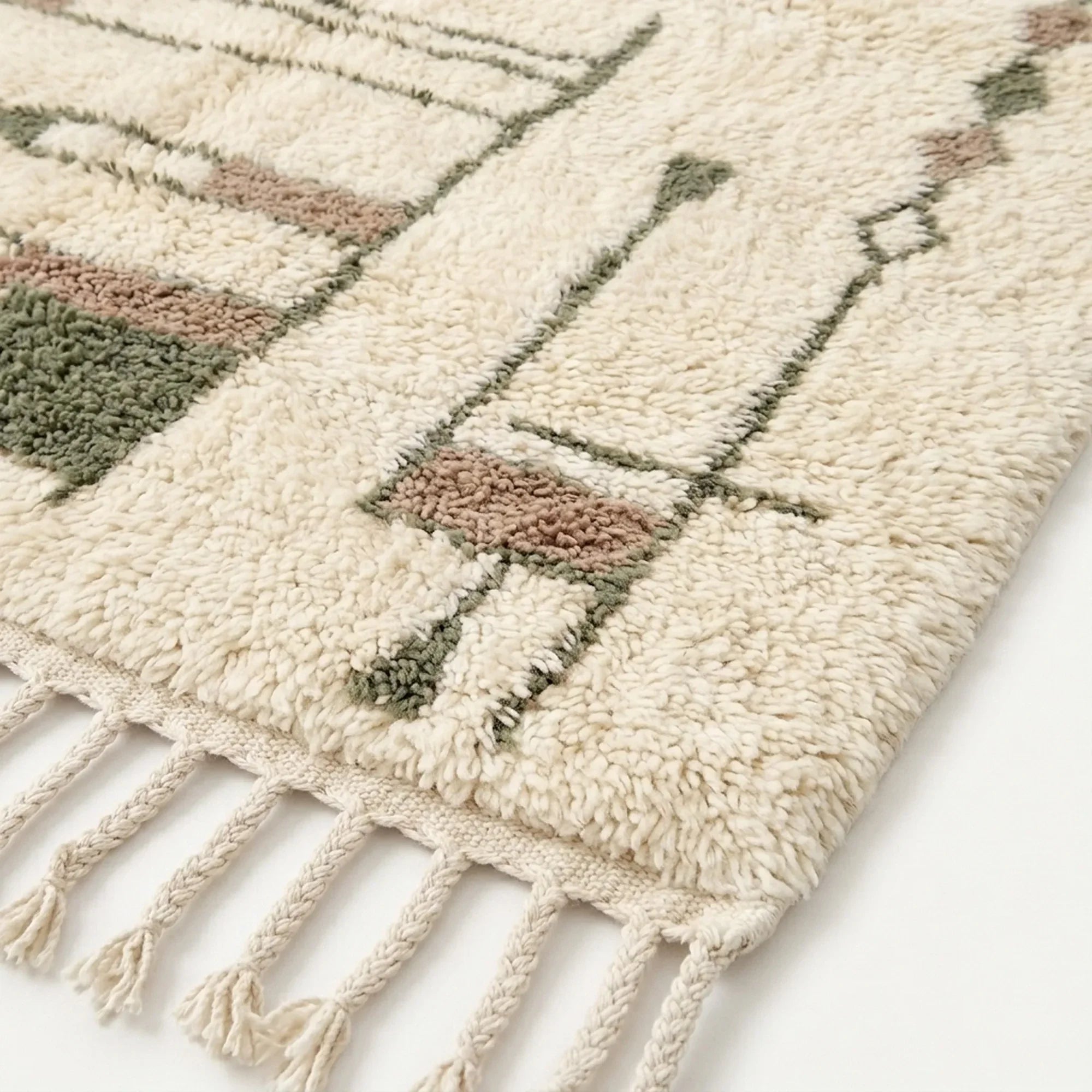 Close-up of the natural Atlas wool texture on the Targa rug.
