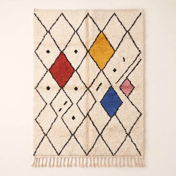Tapis Azilal Ivoire, Terracotta, Doré et Bleu Marine – Treillis de losanges et marques éparses – Tiziri