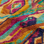 Close-up of an outlined diamond and surrounding wavy bands on the Awrmas Boujaad rug