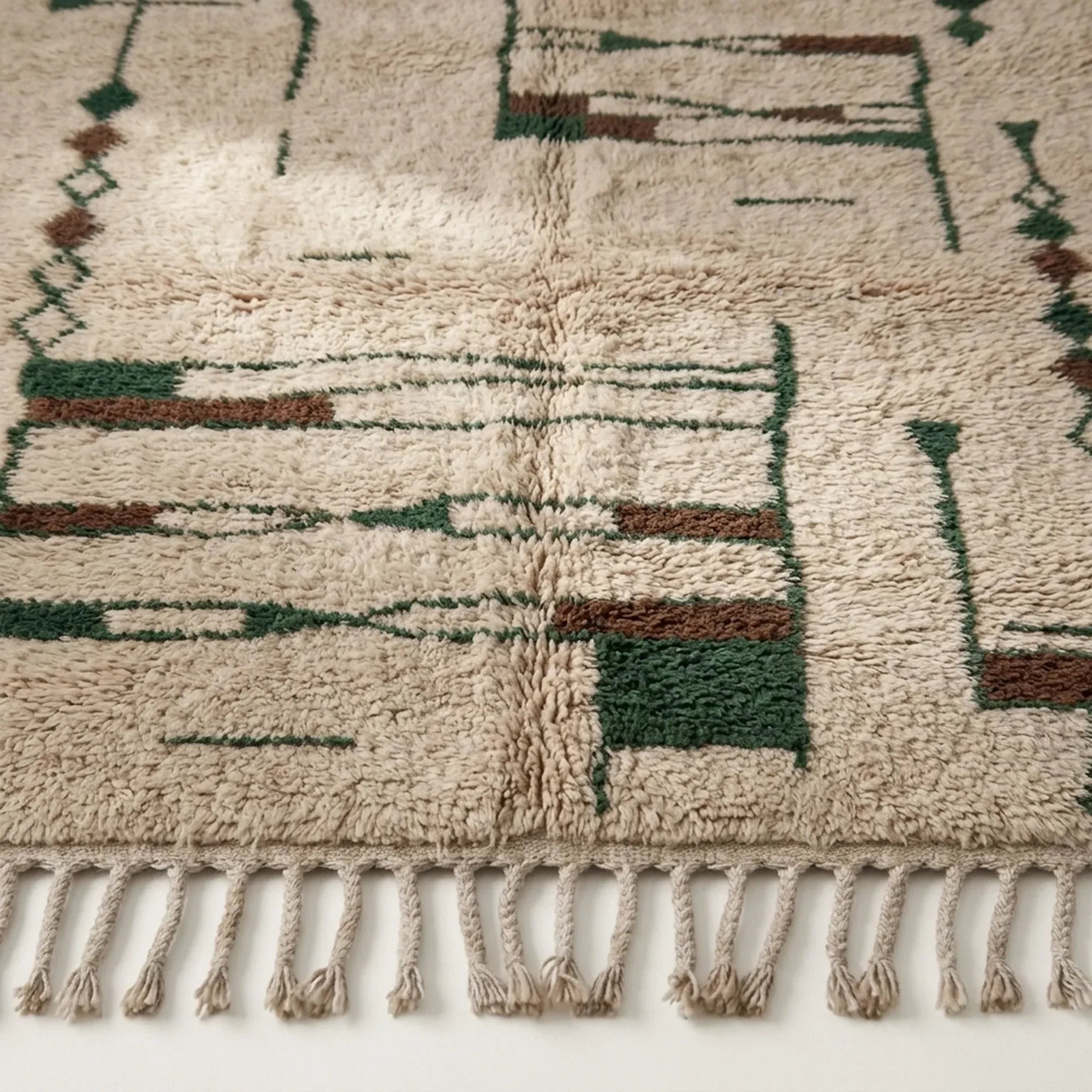 Fringe and edge detail of the Tafra hand-knotted rug.