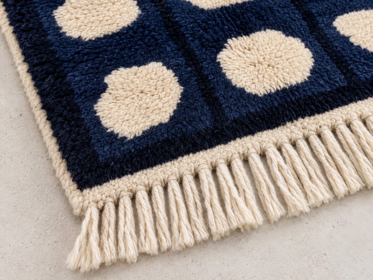 Cream wool fringe edge detail of navy and cream Mrirt runner