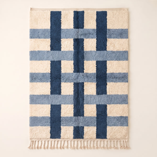 Tapis Mrirt Bleu Marine et Ivoire – Quadrillage croisé – Zarwa