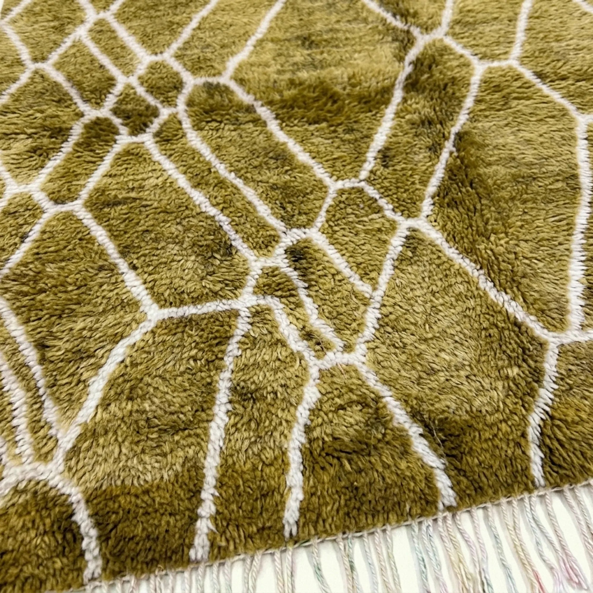 Olive and ivory Mrirt rug Tifrat raised pile detail